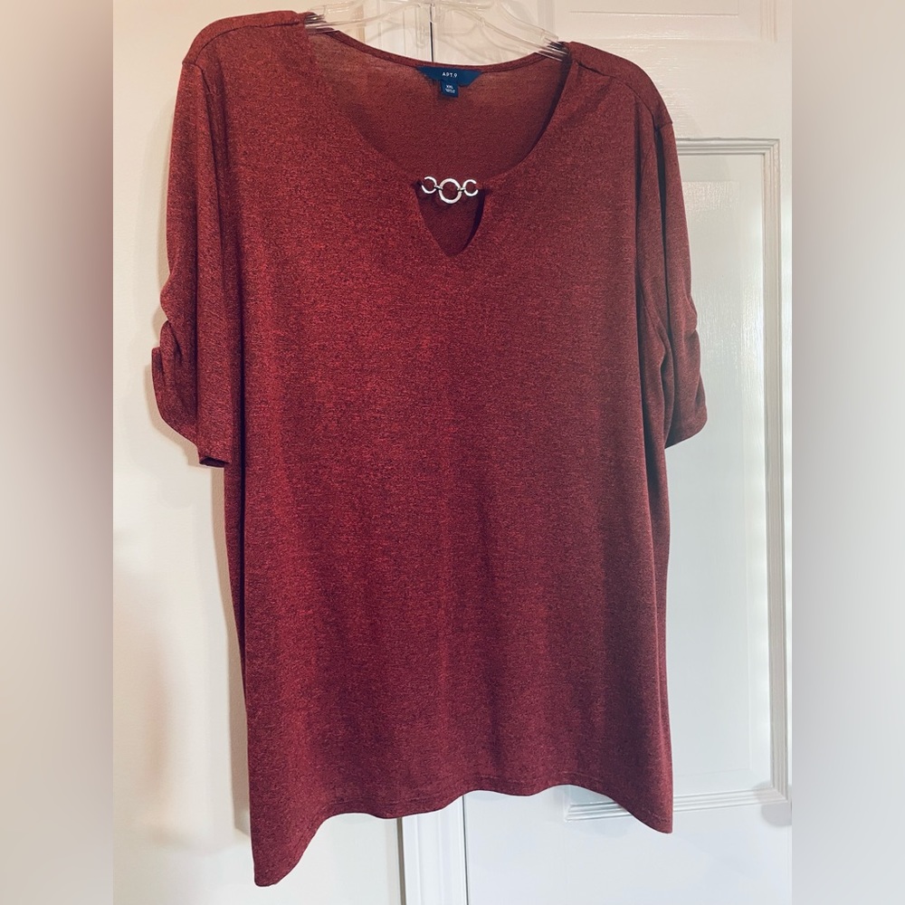 Rusty red short sleeve top